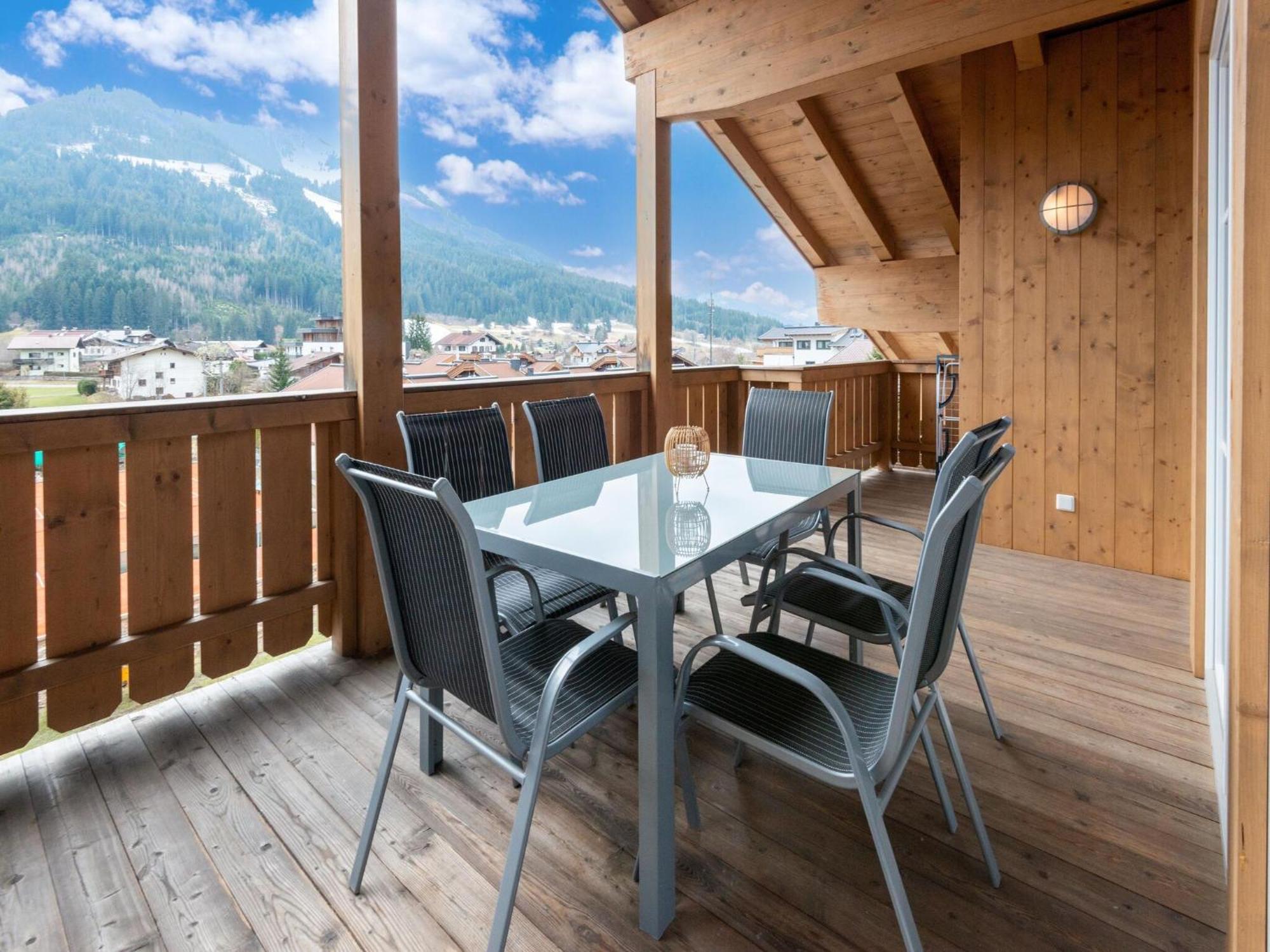 Luxury Penthouse With Balcony Ski Storage Carport Lift Lägenhet Brixen im Thale Exteriör bild