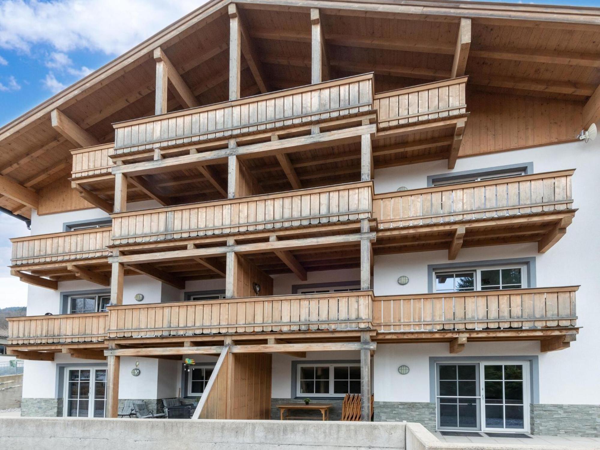 Luxury Penthouse With Balcony Ski Storage Carport Lift Lägenhet Brixen im Thale Exteriör bild