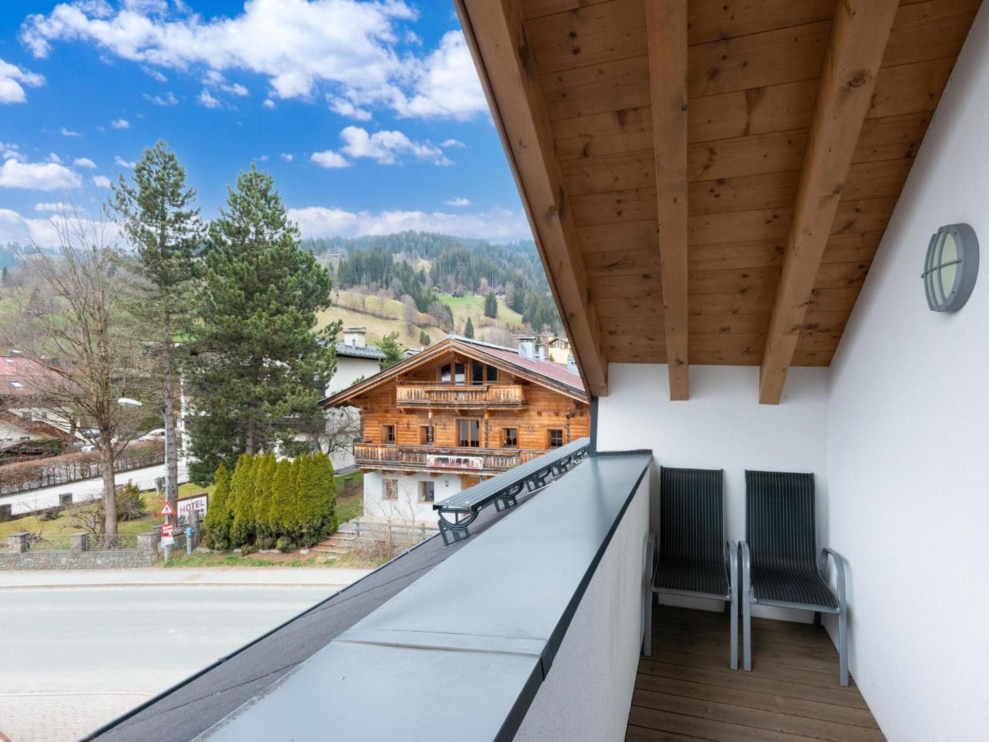 Luxury Penthouse With Balcony Ski Storage Carport Lift Lägenhet Brixen im Thale Exteriör bild