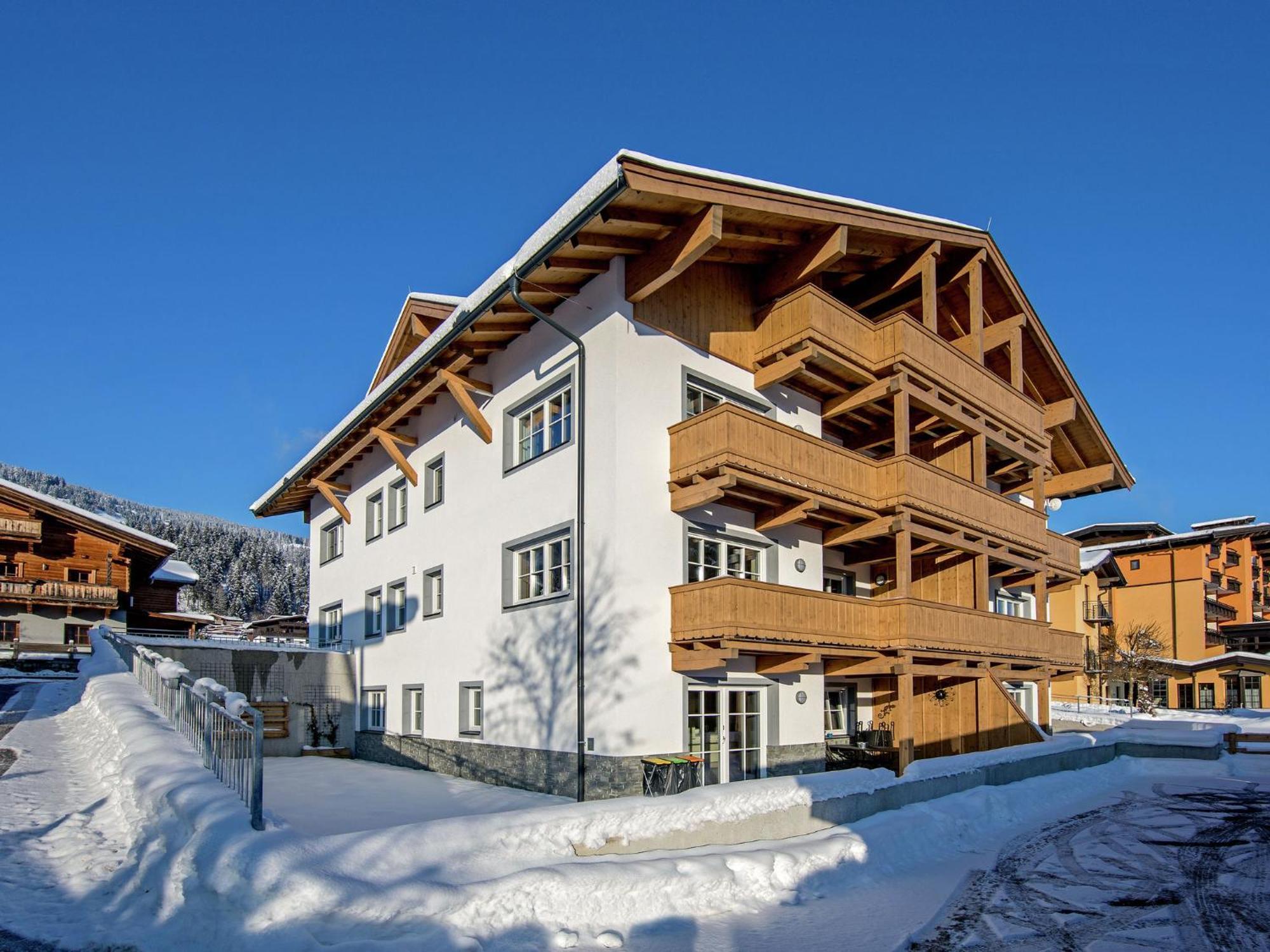 Luxury Penthouse With Balcony Ski Storage Carport Lift Lägenhet Brixen im Thale Exteriör bild