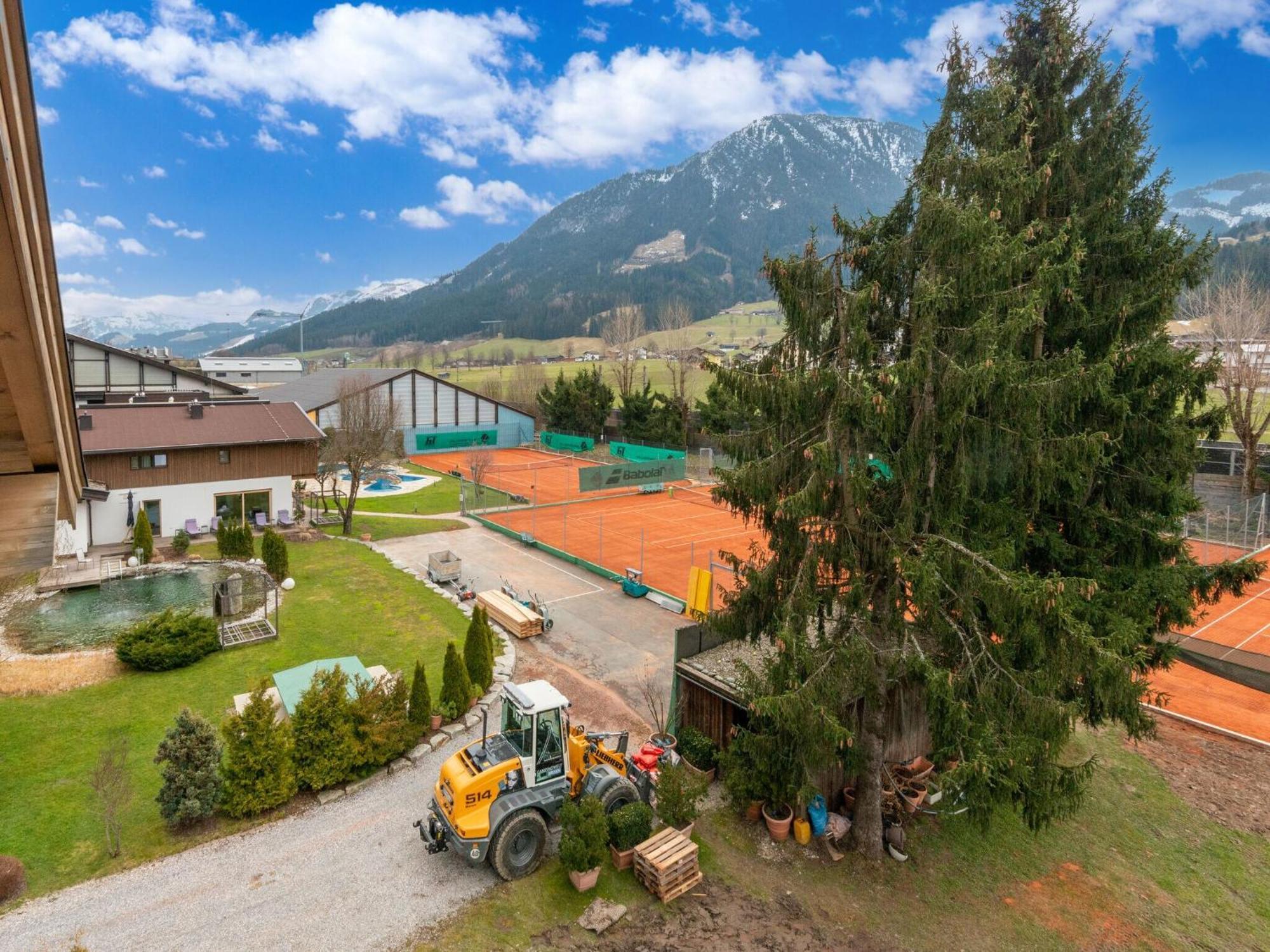 Luxury Penthouse With Balcony Ski Storage Carport Lift Lägenhet Brixen im Thale Exteriör bild