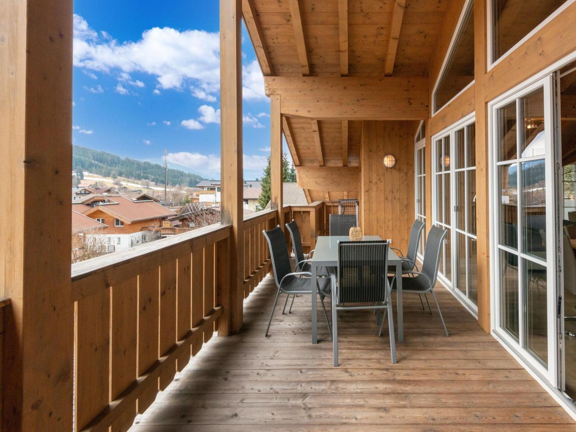 Luxury Penthouse With Balcony Ski Storage Carport Lift Lägenhet Brixen im Thale Exteriör bild