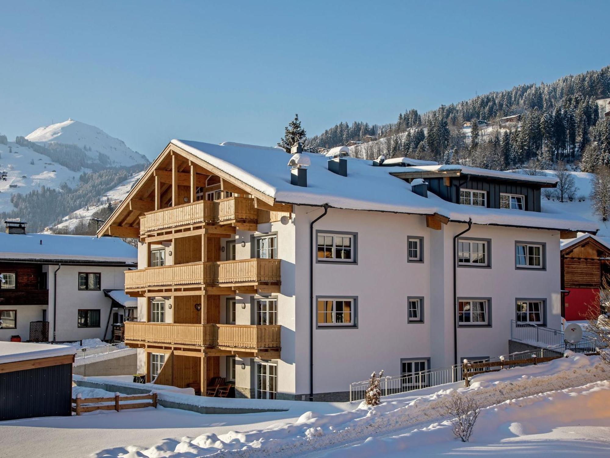 Luxury Penthouse With Balcony Ski Storage Carport Lift Lägenhet Brixen im Thale Exteriör bild