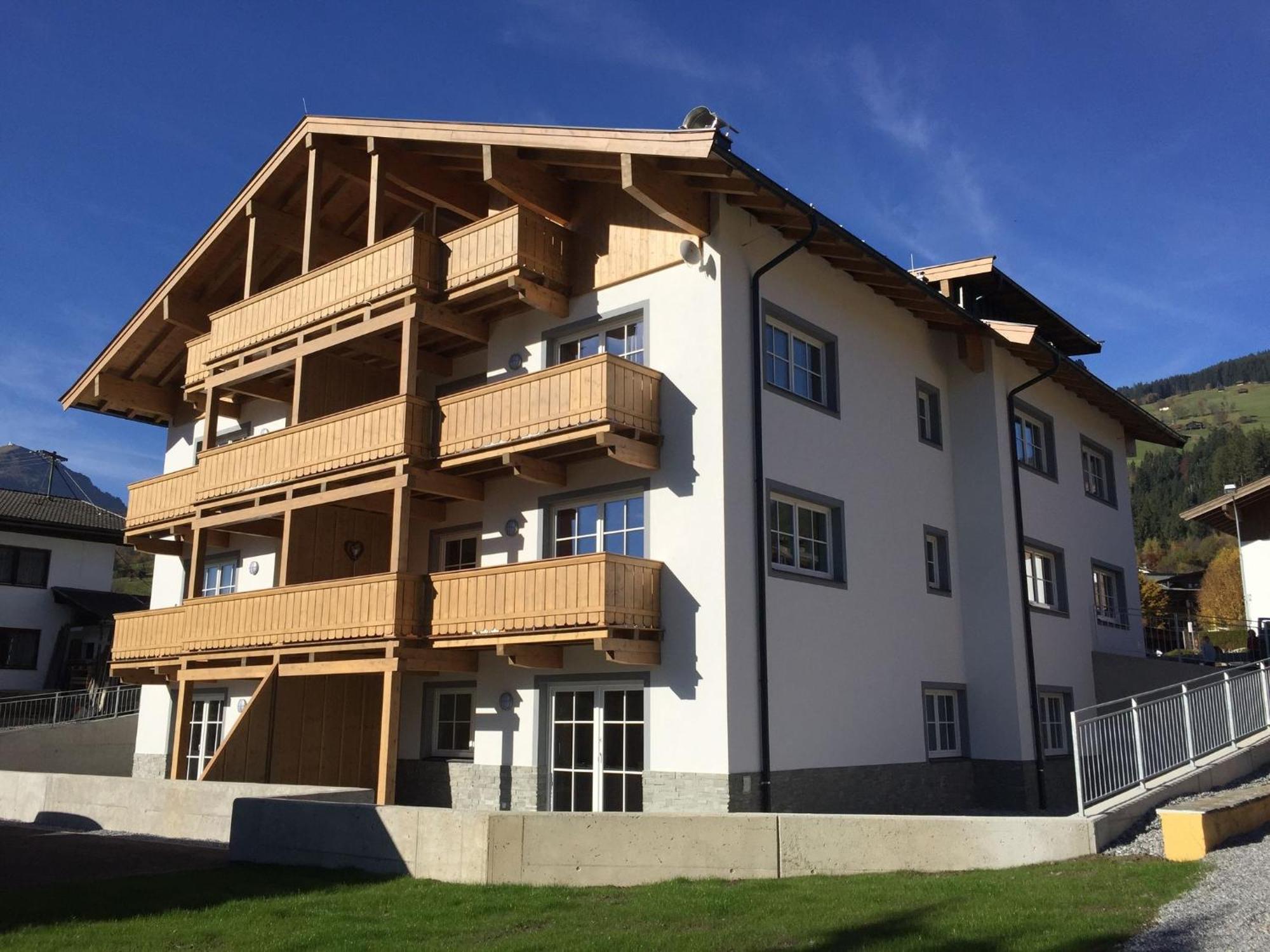 Luxury Penthouse With Balcony Ski Storage Carport Lift Lägenhet Brixen im Thale Exteriör bild