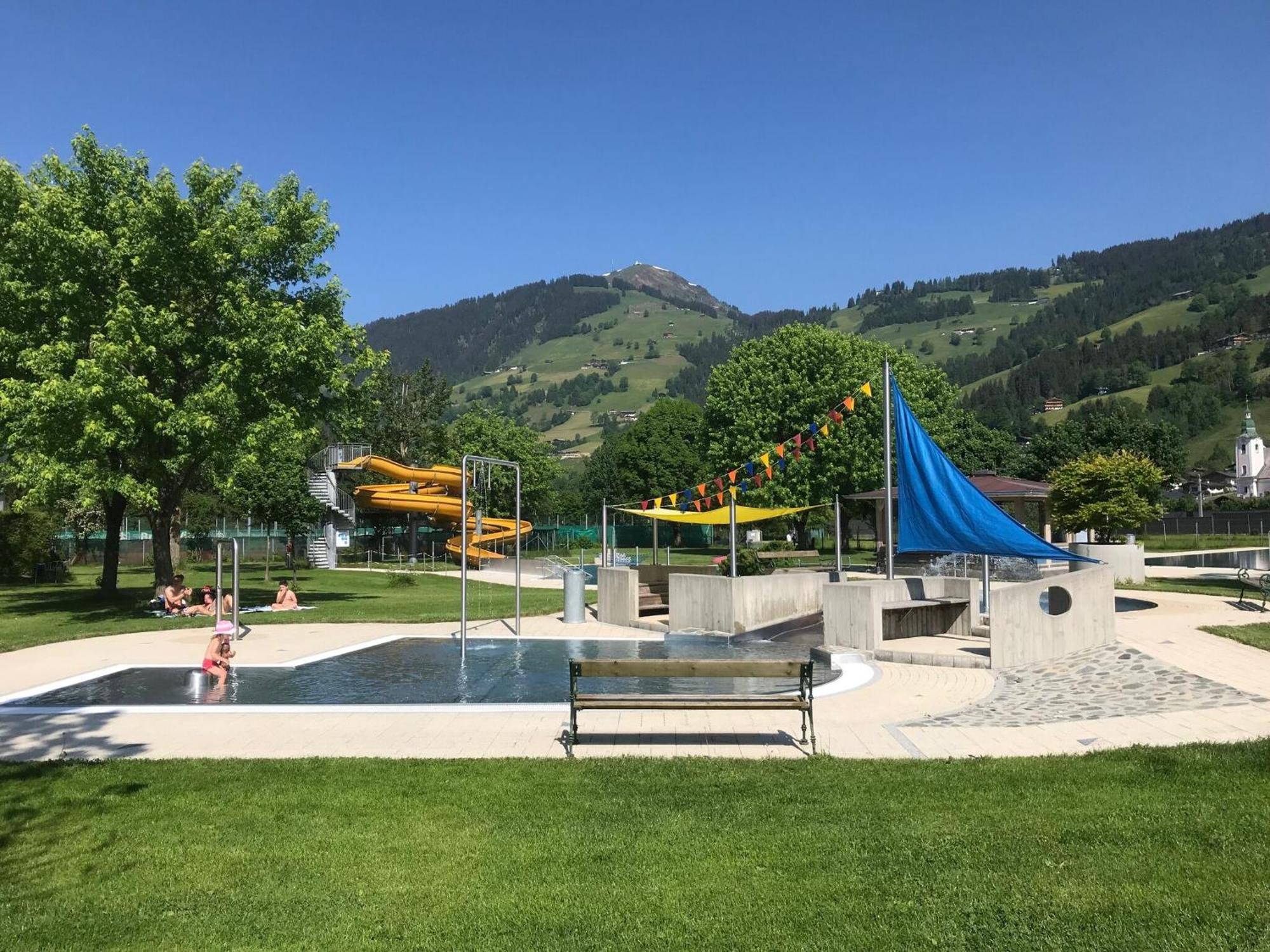 Luxury Penthouse With Balcony Ski Storage Carport Lift Lägenhet Brixen im Thale Exteriör bild