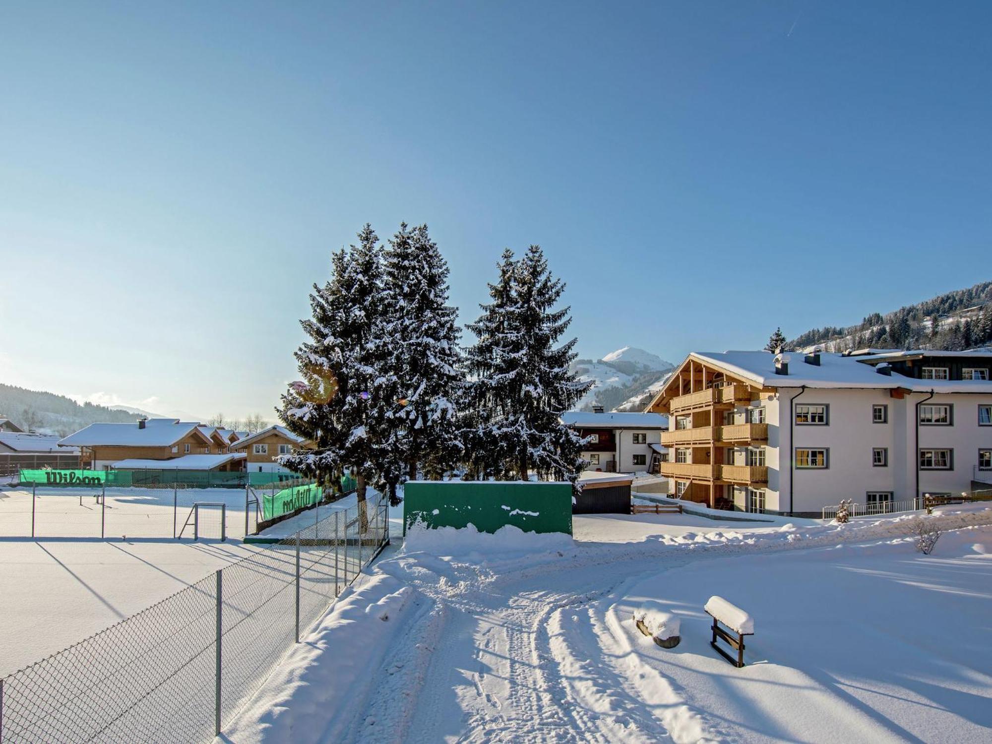 Luxury Penthouse With Balcony Ski Storage Carport Lift Lägenhet Brixen im Thale Exteriör bild